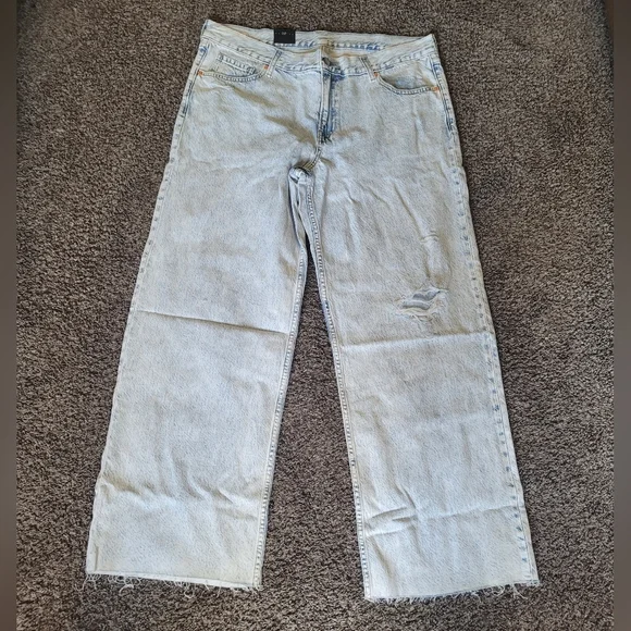 NWT Gap wide leg jeans, size 32, light wash - Picture 3 of 9